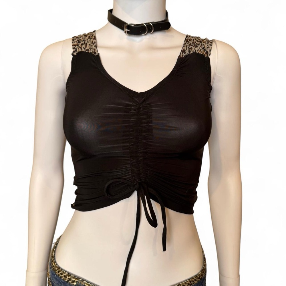 Chic Black Top Leopard Accents